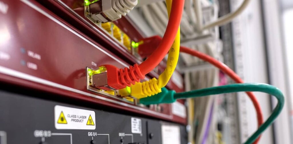 servicios profesionales de instalación de antenas de televisión y puntos de conexión a internet